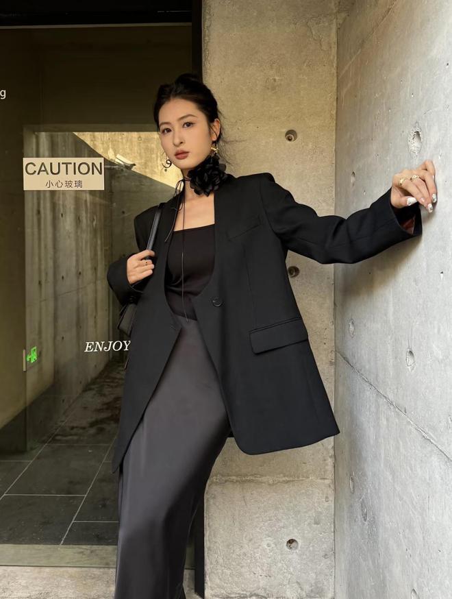 年会穿搭指南来了成为最耀眼的QueenAG旗舰厅网站年会晚宴不能停！美美的(图6)