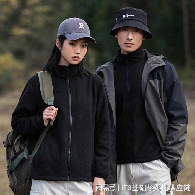何巧妙穿搭冲锋衣尽享防水御寒魅力AG旗舰厅网站秋冬户外必备：如
